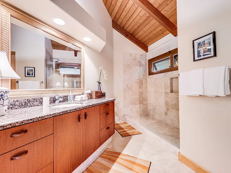 Guest Ensuite Bathroom (bedroom 2)
