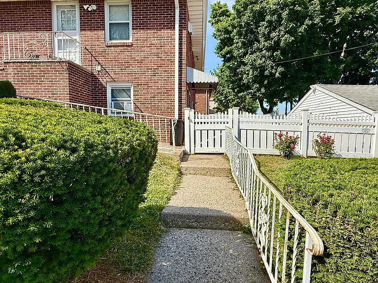 28 Burns Ave #1 — Photo 11
