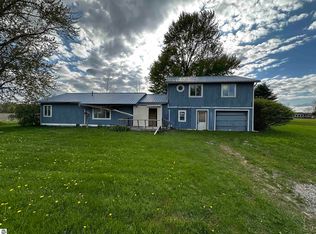 8753 N Chippewa Rd, Coleman, MI 48618
