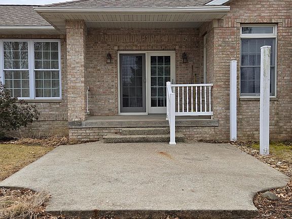 3rd image of 903 Blaine St