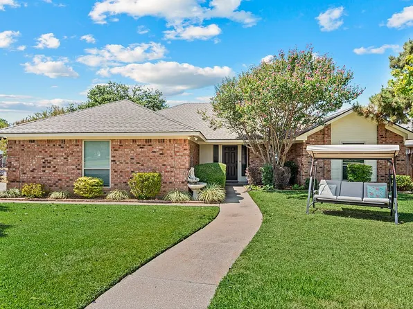 7101 Hazel Pl, North Richland Hills, TX 76182