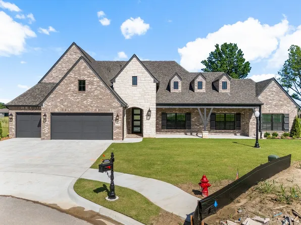 1303 Oakhurst Cir, Claremore, OK 74017