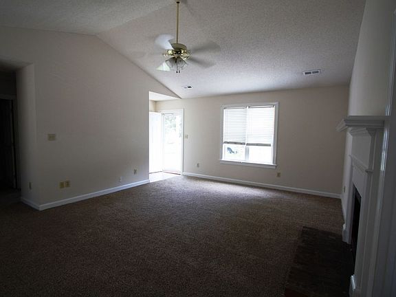 4th image of 1687 Scarborough Rd