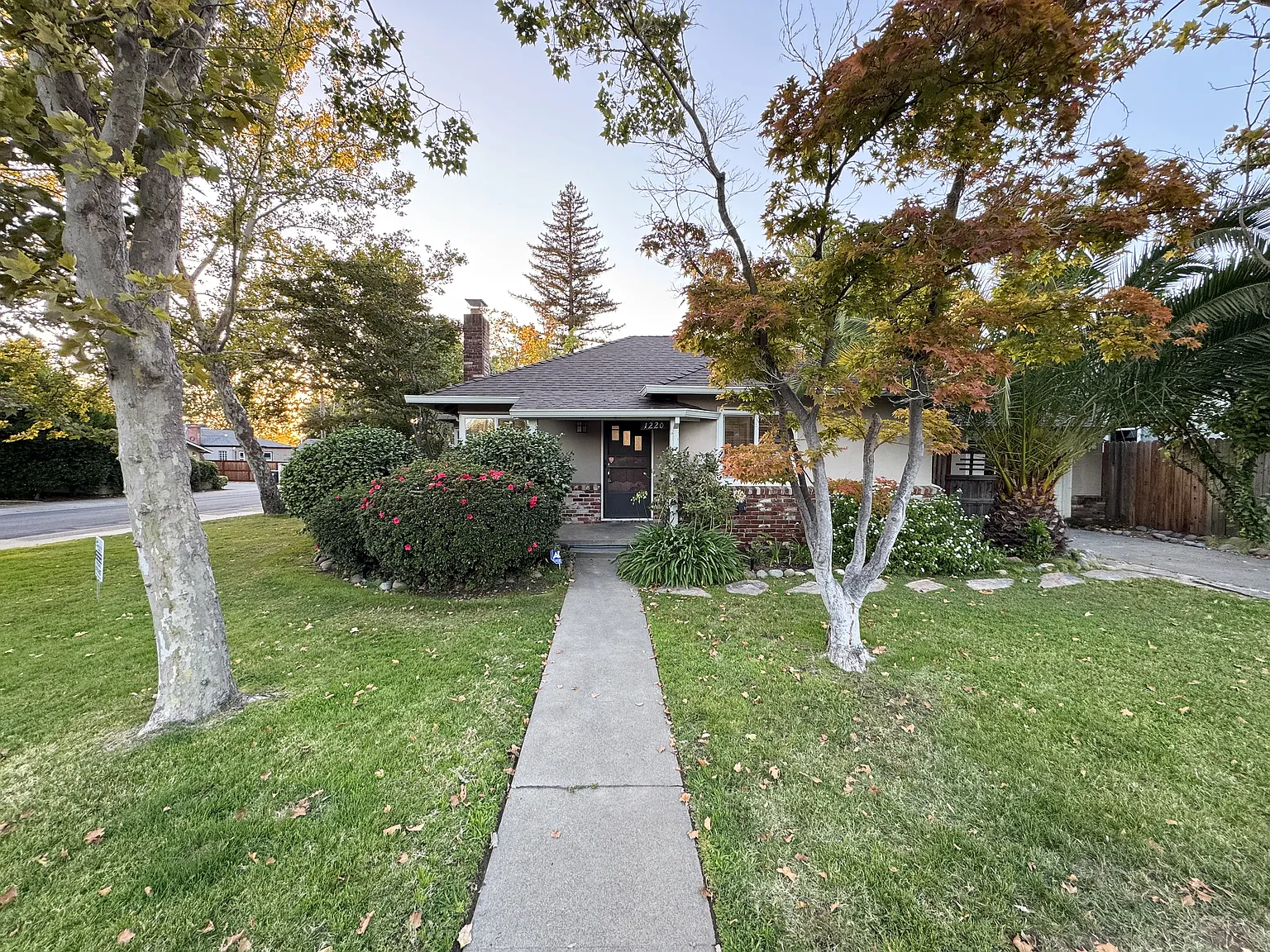 2 bed, 922 sqft, $2,595 — Photo 1