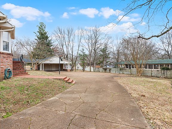 5th image of 414 Knox St