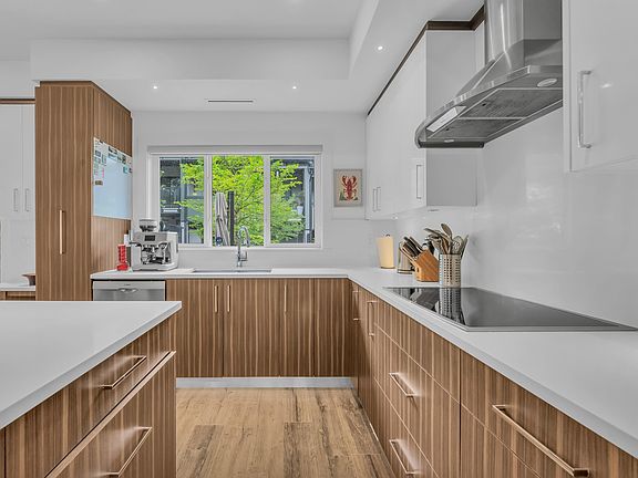 5th image of 15177 60th Ave #27