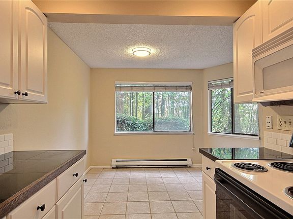 2nd image of 12723 NE 116th St APT G101