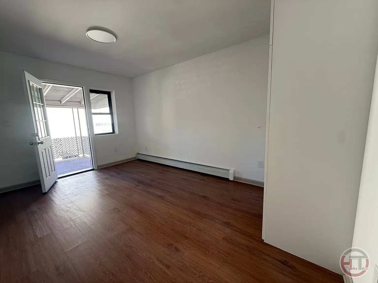 3 bed, 1100 sqft, $3,373 — Photo 3