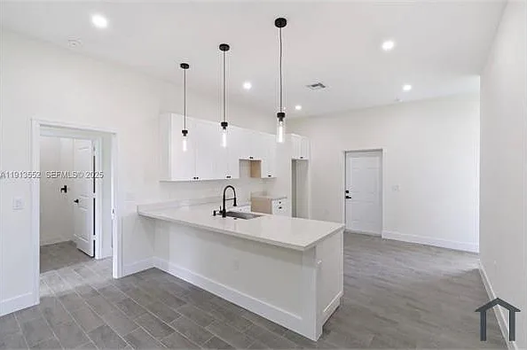 710 Peacock Ave — Photo 1