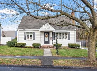 6 Loris Rd, Peabody, MA 01960