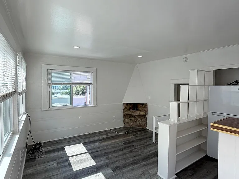 2032 Vista Del Mar St #5 — Photo 3