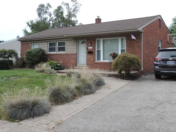 47655 Winthrop St, Shelby Township, MI 48317