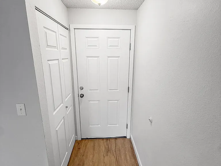Meadowbrook Apartments — Photo 9