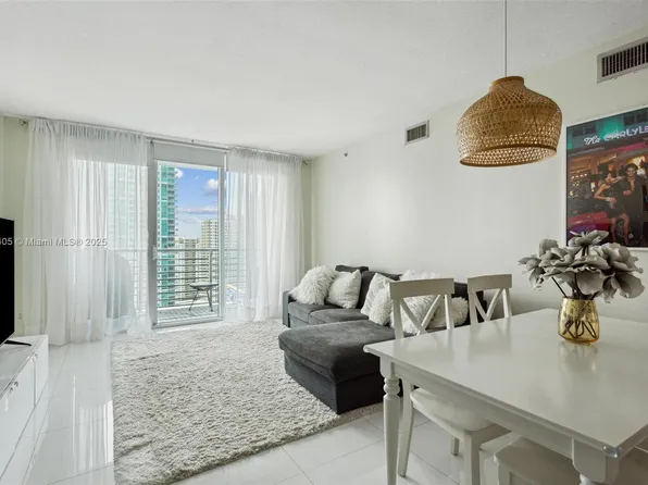 335 Biscayne Blvd #2801, Miami, FL 33131