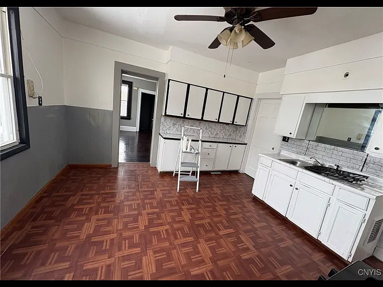 114 Josephine St — Photo 3