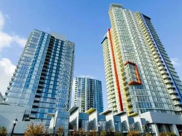 131 Regiment Sq, Vancouver, BC V6B 1X6