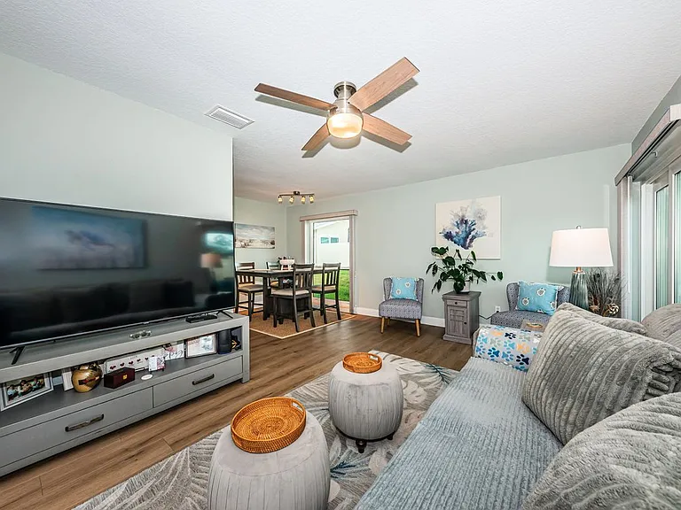2735 Sherbrooke Ln #C — Photo 2
