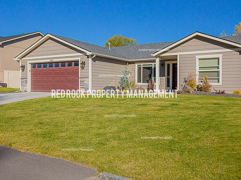 18431 E Selkirk Estates Rd — Photo 2