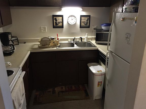 3rd image of 819 W Crestwood Dr