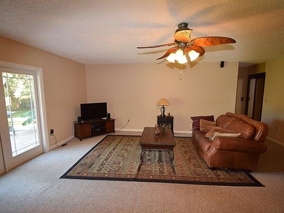 3rd image of 1446 Jamie Ln