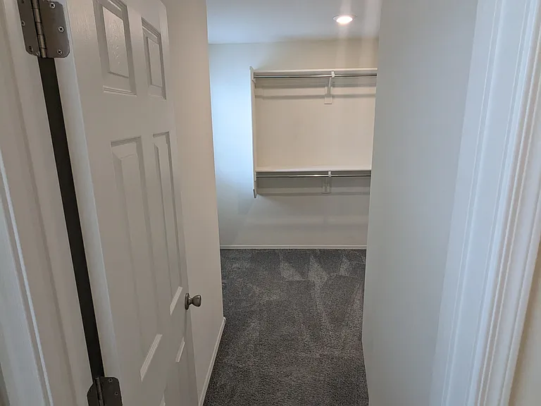 47 E Constitution Dr — Photo 16