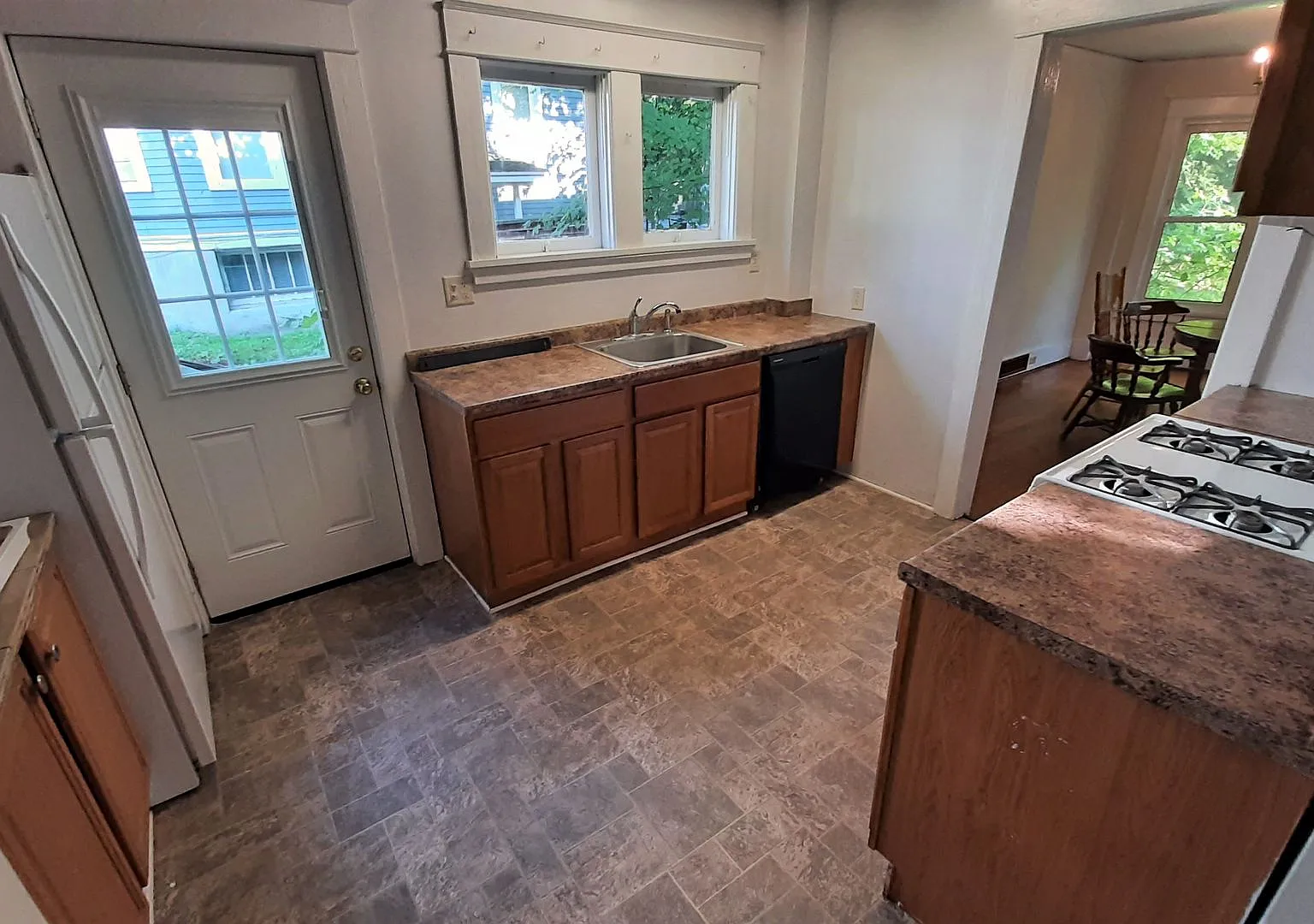 311 Fairmount Ave - 4 bedrooms — Photo 2