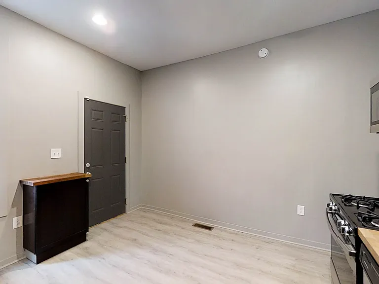 1238 E Mound St — Photo 10