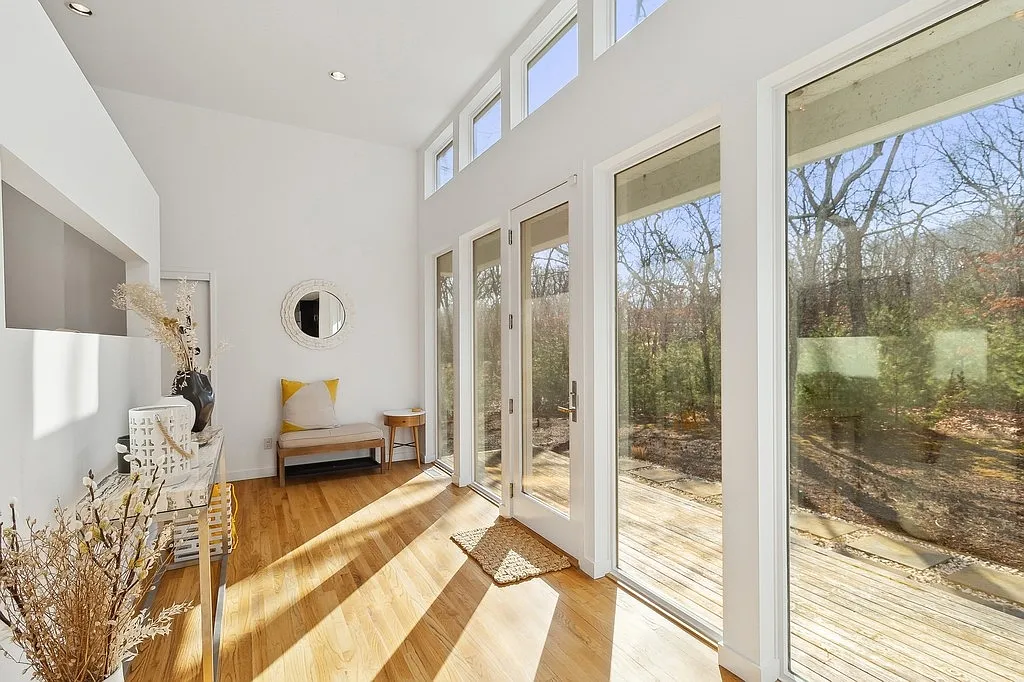 Private East Hampton Retreat with Pool & Hot Tub — Photo 3
