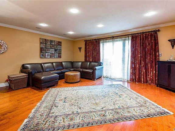 4th image of 1930 Sunrise Hwy APT 14