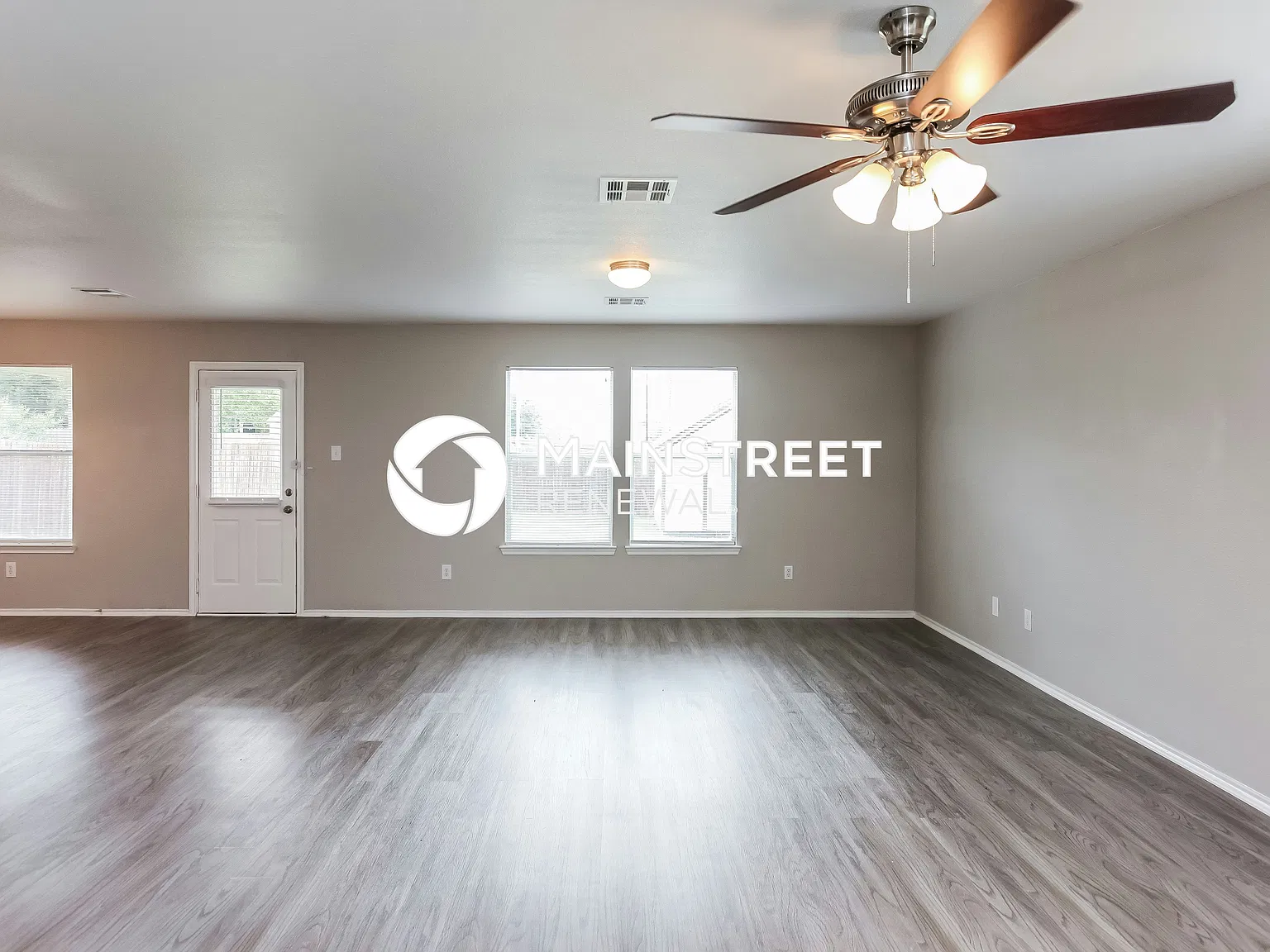 2902 Candleside Dr — Photo 2