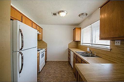 5th image of 2412 Long Dr #B