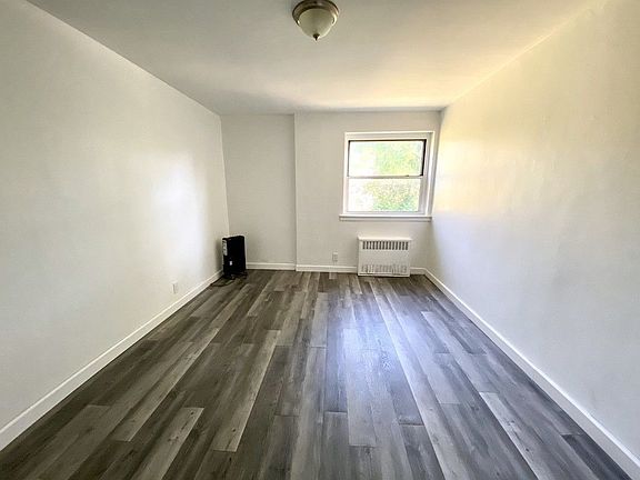 4th image of 40-05 195th St #2B