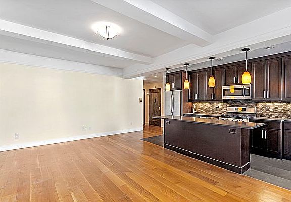 3rd image of 37 W 72nd St APT 11D