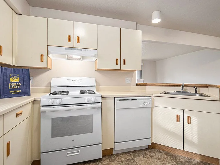 Indian Lakes Apartments — Photo 70