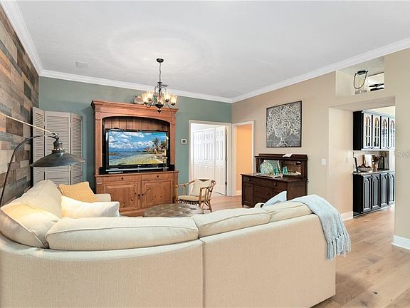4th image of 155 Peregrine Ct