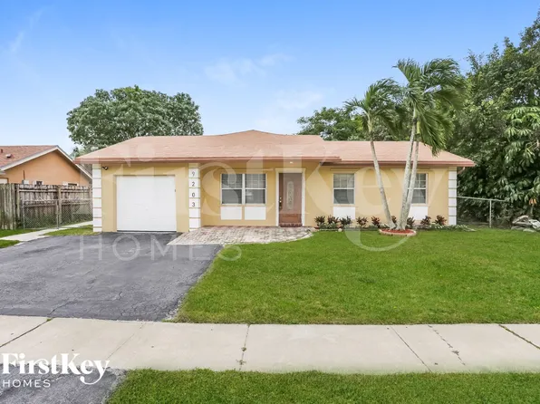 9203 Southampton Pl, Boca Raton, FL 33434