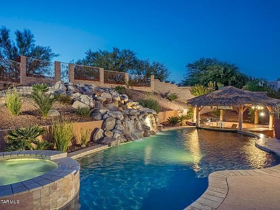 3rd image of 10 W Desert Knoll Pl