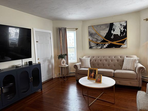 2nd image of 42-44 W Hunt St #3