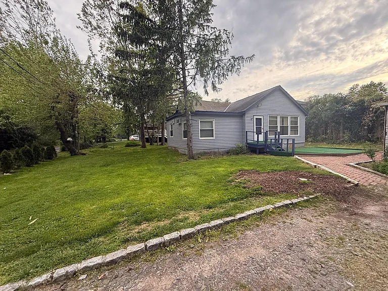 2 Bancroft Ln — Photo 15