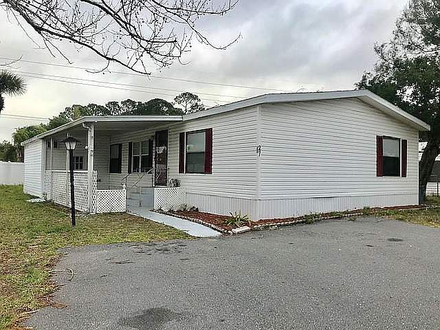 1st image of 27 Palm Castle Dr