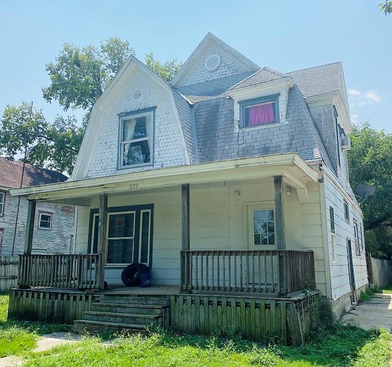 1st image of 609 W Iron Ave