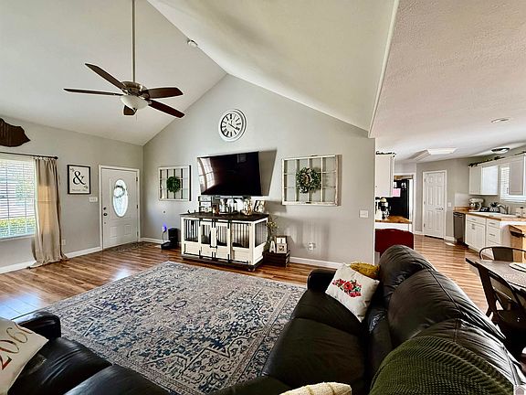 5th image of 303 Fairview Dr
