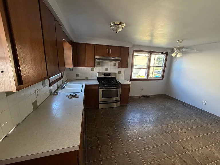108 S Seine Dr — Photo 4
