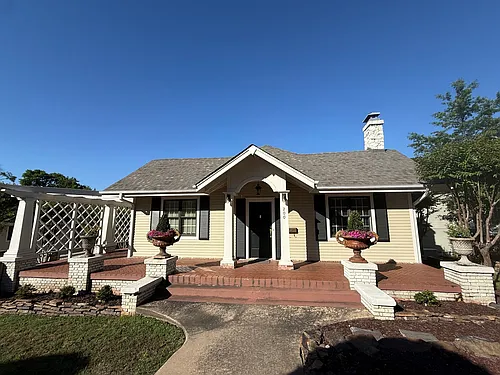 200 Ridgeway Dr Photo 1