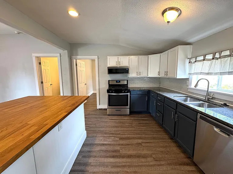 1242 Cottage Ave — Photo 7