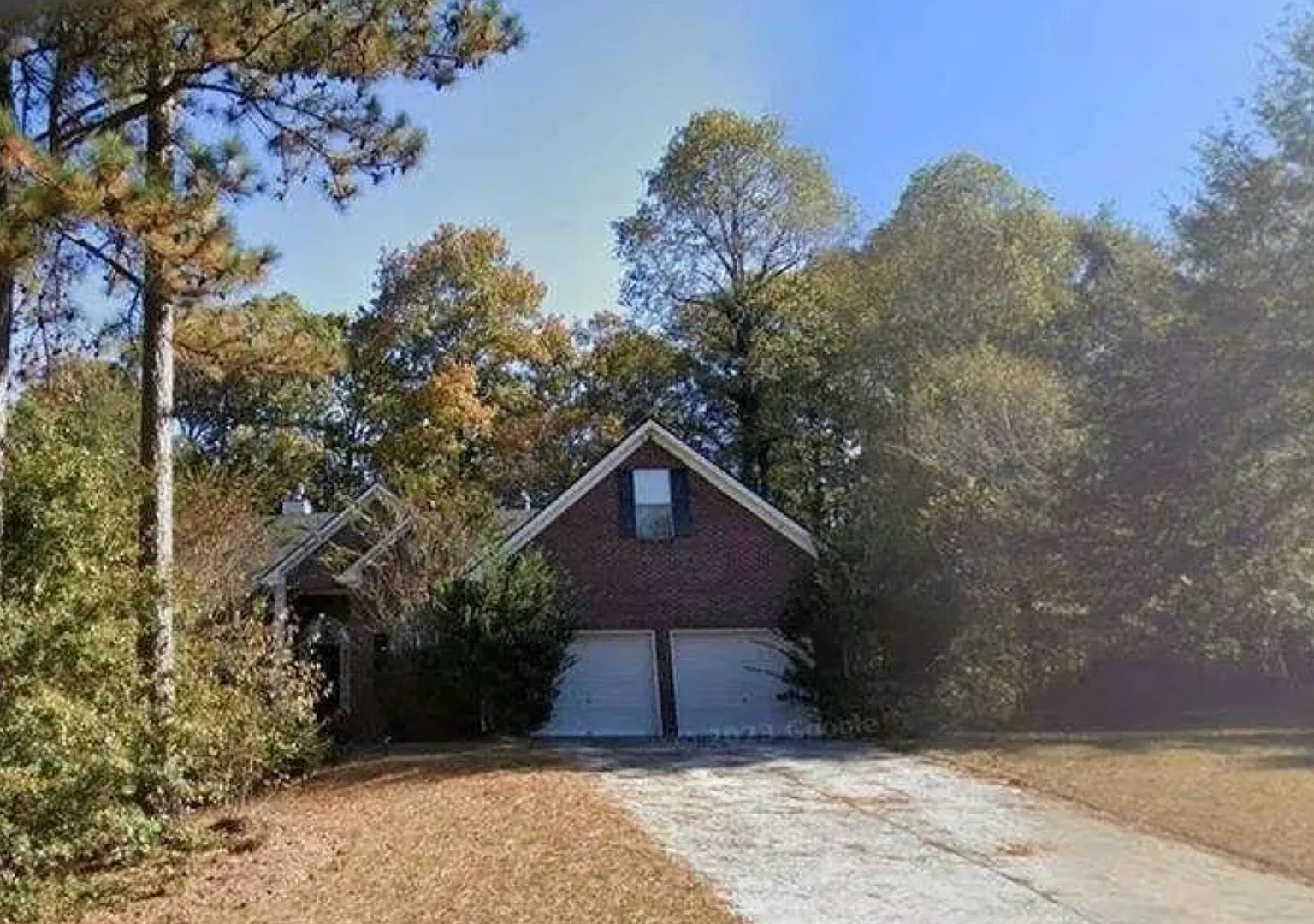 Room in 6 Bedroom Home at 1540 Bramlett Blvd — Photo 1