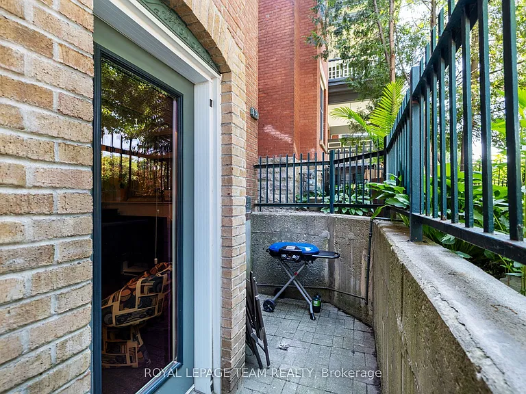 513 King Edward Ave #1 — Photo 19