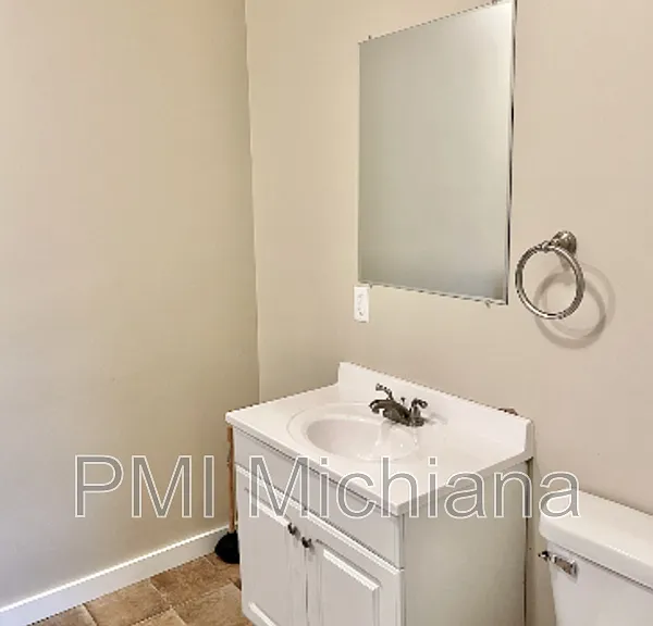1226 E Madison St — Photo 12
