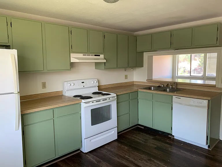 848 W 3rd St #D — Photo 4