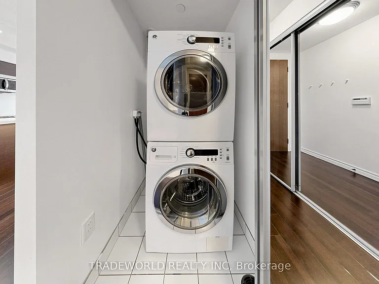 386 Yonge St #3709 — Photo 23